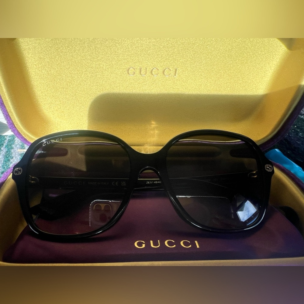 Woman’s GUCCI sunglasses brand NEW